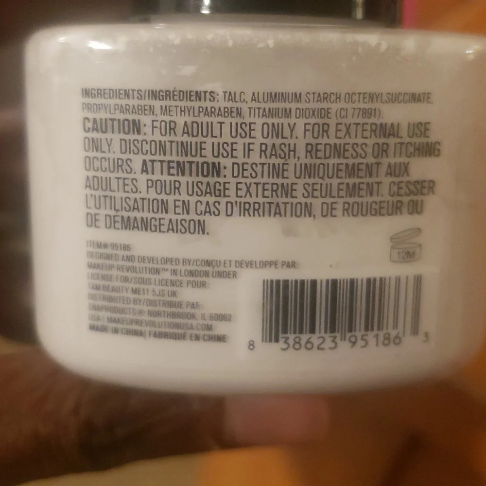 🛍 Revolution Luxury Baking Powder in Shade Ghost